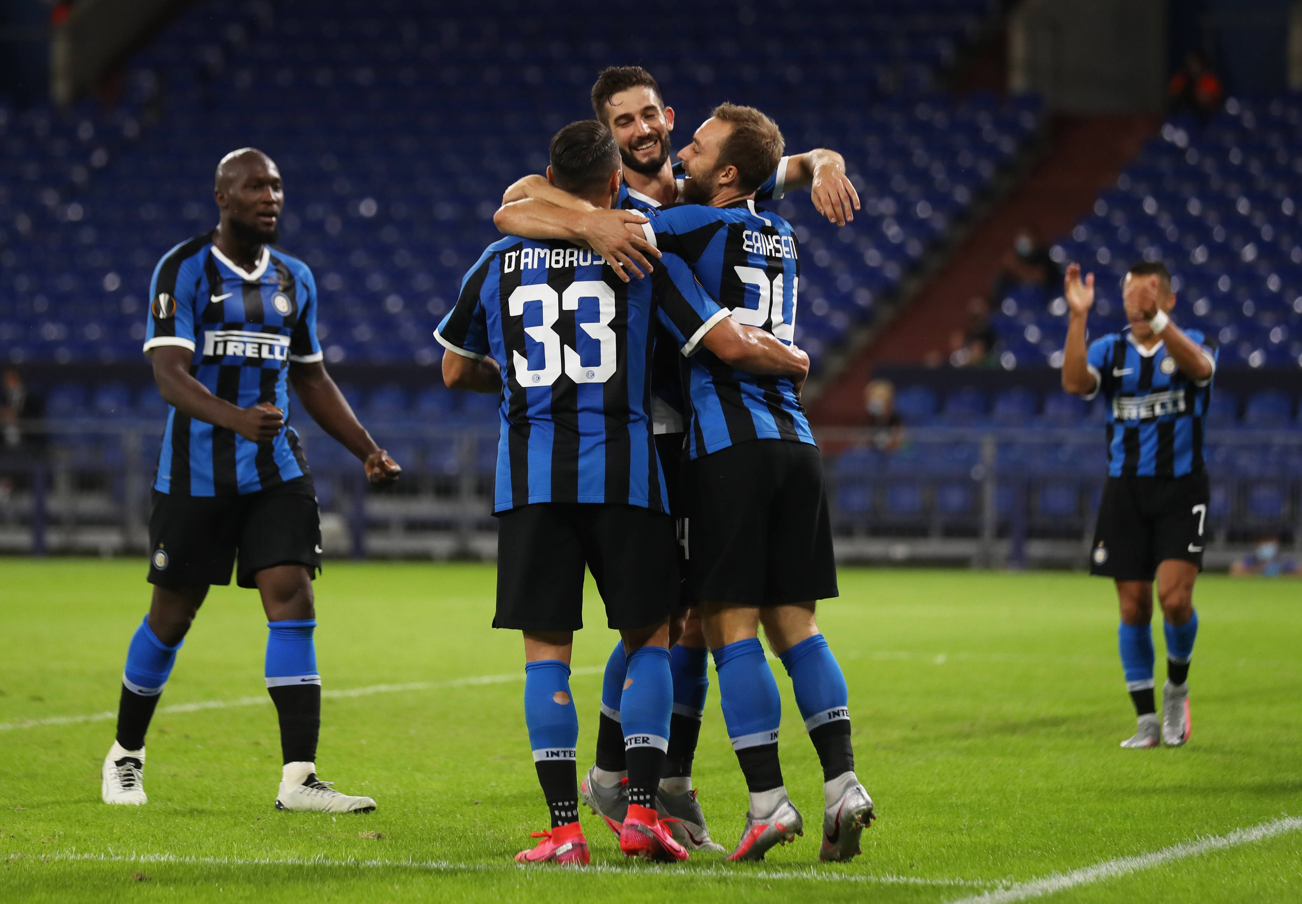 中展现出其 中展现出其